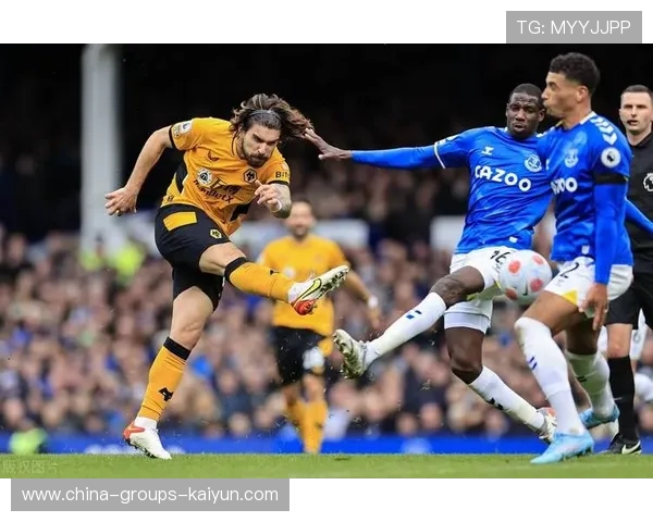 夏普与队友联手难救球队颓势