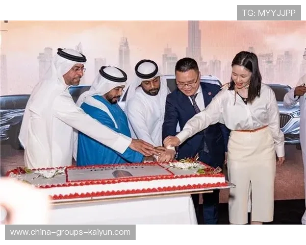 阿联酋传统骑马比赛盛大举行，阿联酋拍中国马屁