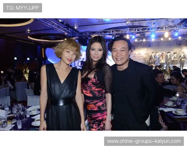 内马尔出席慈善晚宴与粉丝互动温柔有礼