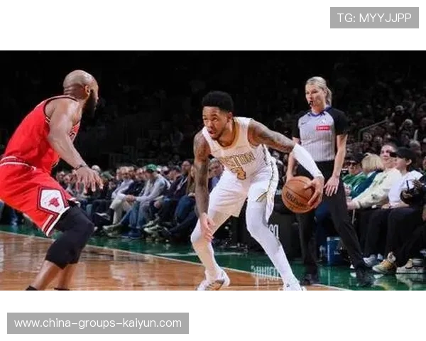 安芬尼·西蒙斯撤步三分火力全开